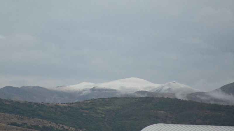 Bitlis’te yüksek kesimlere mevsimin ilk karı düştü