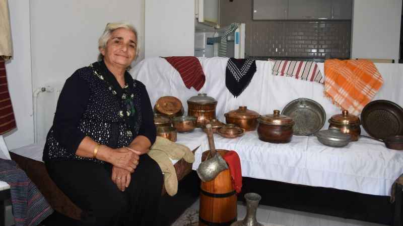 200 yıllık Osmanlı eserlerini evinde sergiliyor