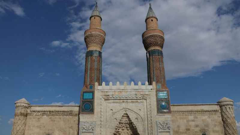 Hızlı tren sayesinde Gök Medrese’yi 1 milyon kişi ziyaret etti