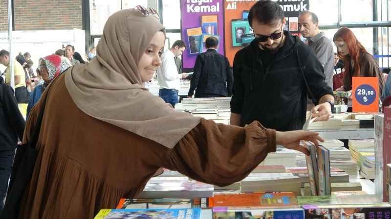 7'den 70'e kitapseverler bu fuarda buluştu! 7'den 70'e kitapseverler bu fuarda buluştu!