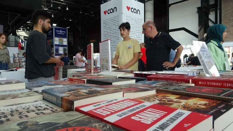 7'den 70'e kitapseverler bu fuarda buluştu! 7'den 70'e kitapseverler bu fuarda buluştu!