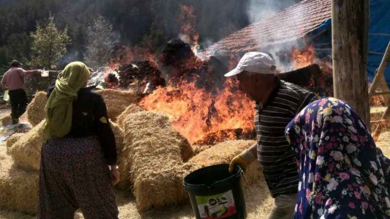 Çorum İskilip'te çıkan yangında 150 saman balyası kül oldu