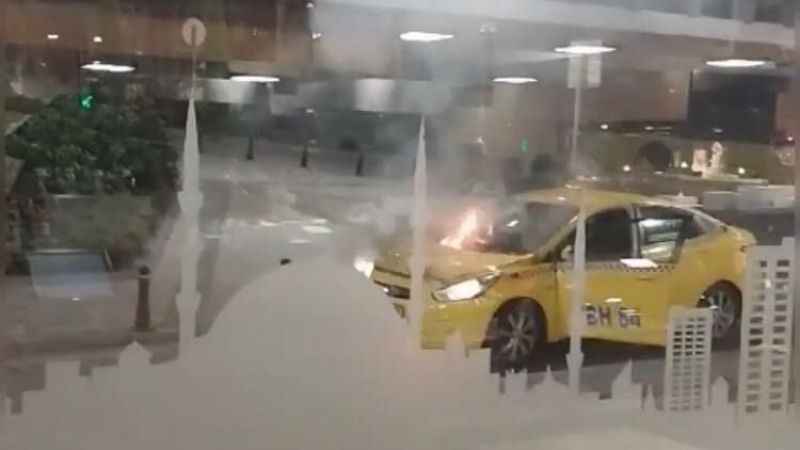 Kağıthane'de yangın paniği kamerada: Taksi alev alev yandı