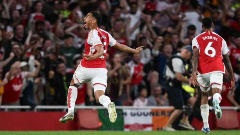 Arsenal evinde Manchester City'yi tek golle geçti