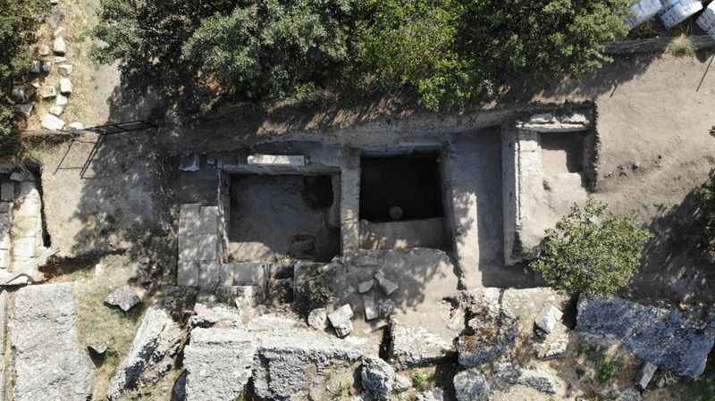 Antik kentte 2 bin 200 yıllık dükkan bulundu