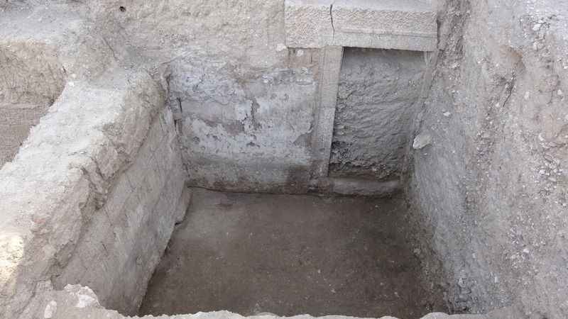 Antik kentte 2 bin 200 yıllık dükkan bulundu