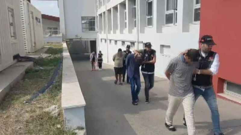 Adana'da narkotik operasyonunda yakalanan 3 kişi tutuklandı