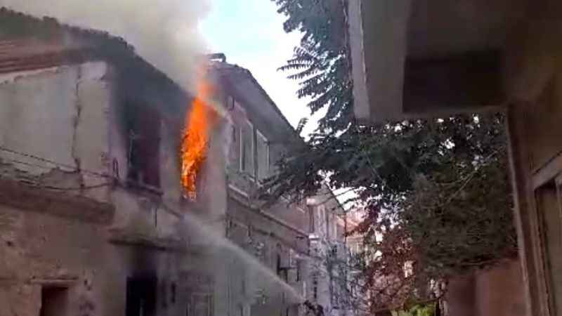 Balıkesir’de tarihi ev alev alev yandı