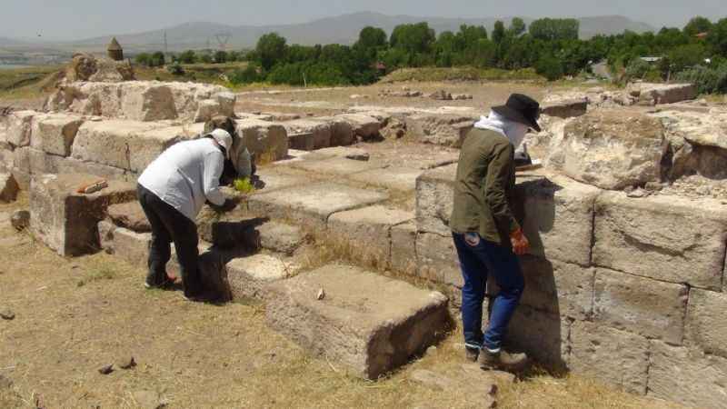 İç Kale kazısında 5 bin yıllık yerleşim tabakalarına ulaşıldı