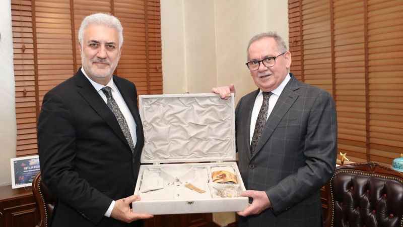 Tamer Karadağlı, Saathane Meydanı'nı inceledi