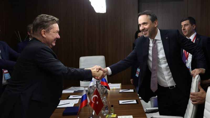 Enerji ve Tabii Kaynaklar Bakanı Bayraktar, Rusya’da ikili görüşmeler yaptı