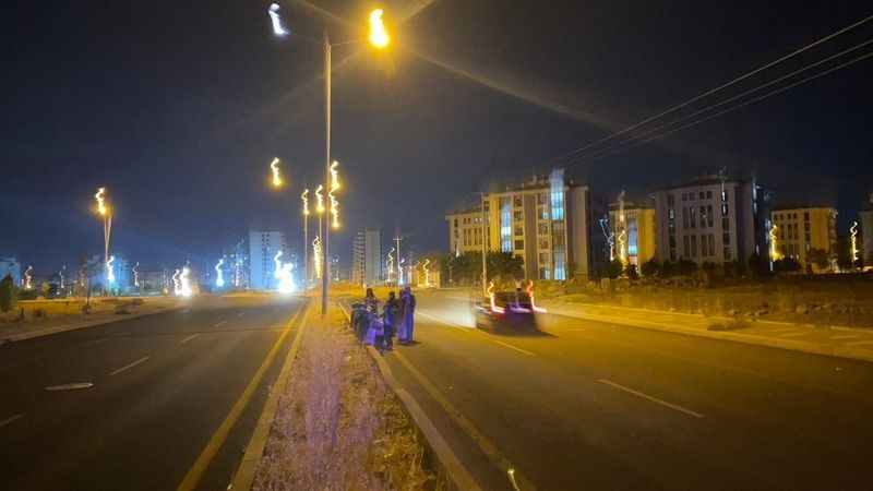 Diyarbakır’da doğal gaz kaçağı sanılan koku bina sakinlerini sokağa döktü
