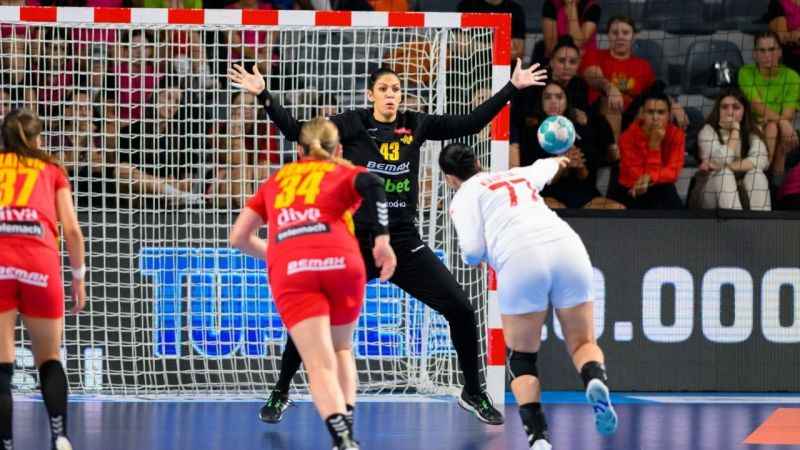 A Milli Kadın Hentbol Takımı, Karadağ'a mağlup oldu