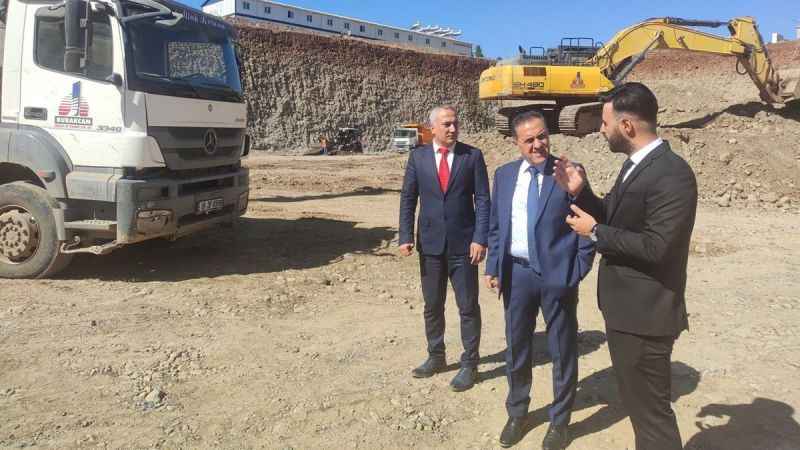 Vali Usta, devlet hastanesi ve halk kütüphanesi inşaatını inceledi