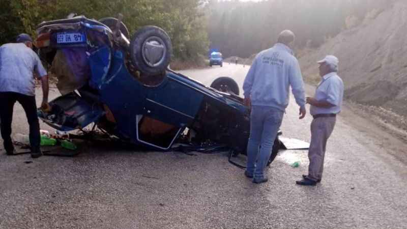 Burdur’da kontrolden çıkan otomobil takla attı: 3 yaralı