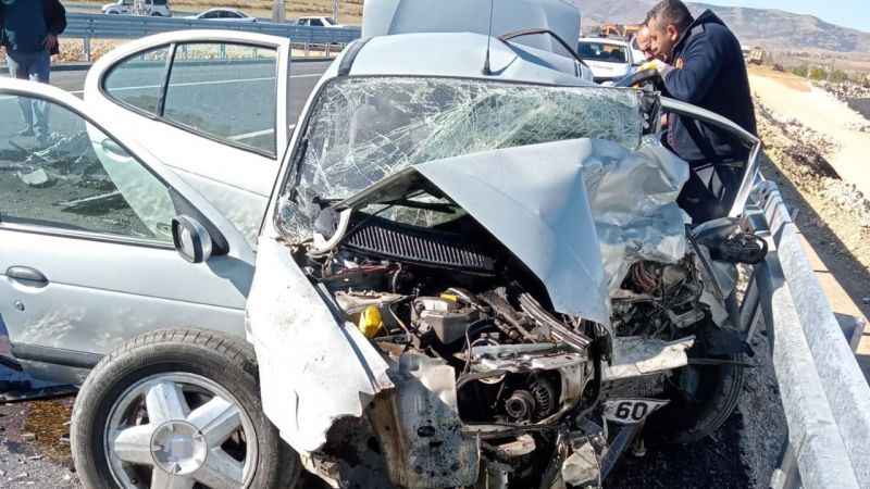 Çorum'da iki otomobil çarpıştı: 1 ölü, 2 yaralı