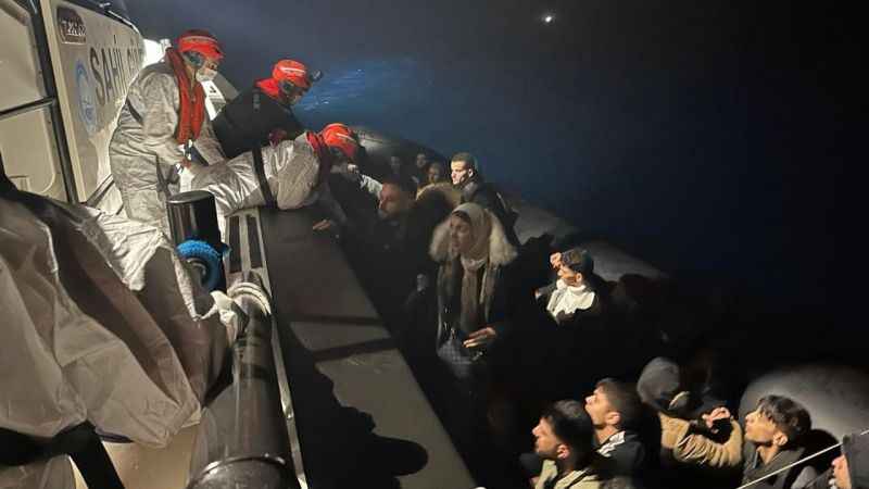 Kuşadası açıklarında 36 düzensiz göçmen kurtarıldı