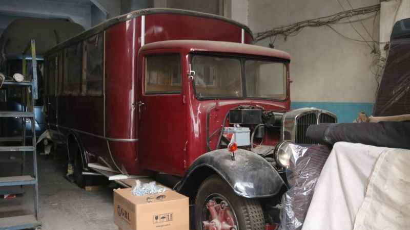 Sanayi sitesindeki müzede klasik otobüsler restore ediliyor