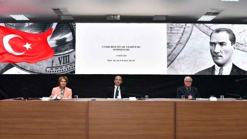 Mersin'de Cumhuriyet sempozyumu düzenlendi