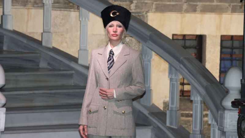 Adana’da “Atatürk ve Cumhuriyet” temalı defile