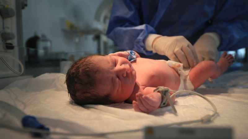 İzmir Şehir Hastanesinin ilk bebeği doğdu