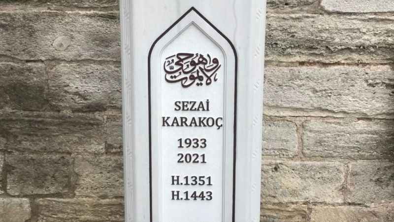 Sezai Karakoç’un kabrine mezar taşı yerleştirildi