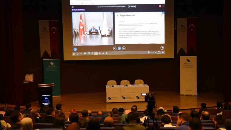 Geçmişten günümüze pandemi tüm yönleriyle değerlendirildi