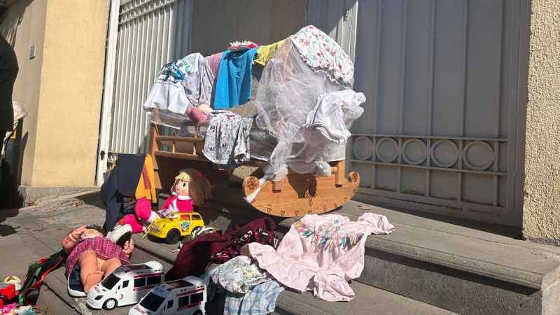 İsrail Büyükelçiliği önüne çocuk oyuncakları bırakıldı