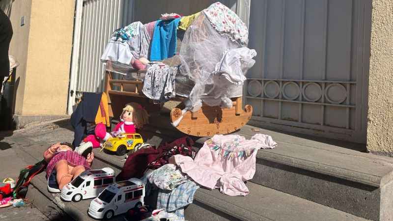 İsrail Büyükelçiliği önüne çocuk oyuncakları bırakıldı