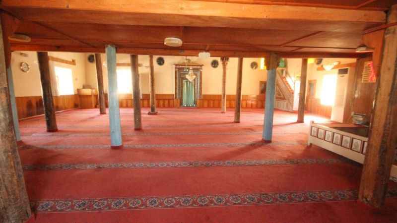 Konya'da 658 yıllık cami güdük minaresiyle dikkat çekiyor