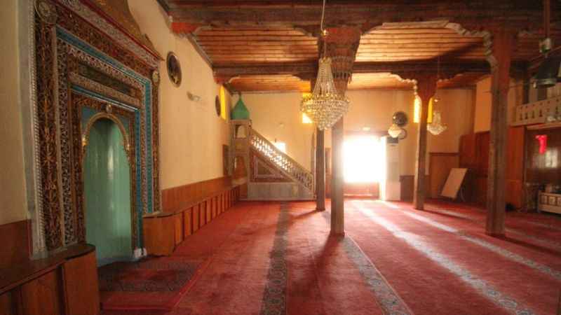 Konya'da 658 yıllık cami güdük minaresiyle dikkat çekiyor