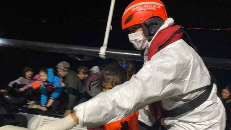 Yunan unsurlarınca ölüme terk edilen 35 kaçak göçmen kurtarıldı
