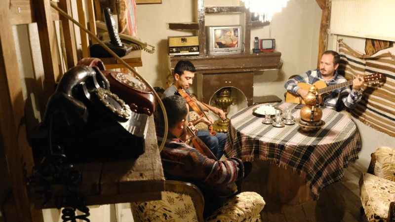 Tarih kokan kültür evinde vatandaşlar nostaljiye doyuyor