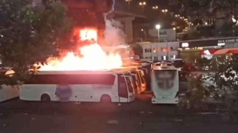 15 Temmuz Demokrasi Otogarı’nda park halindeki otobüs alev alev yandı
