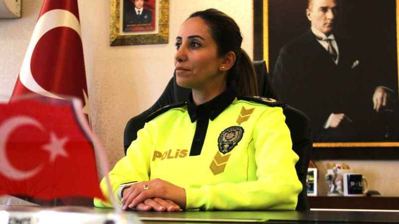 Şehit trafik polisinin kızı Ankara’nın trafiğinden sorumlu