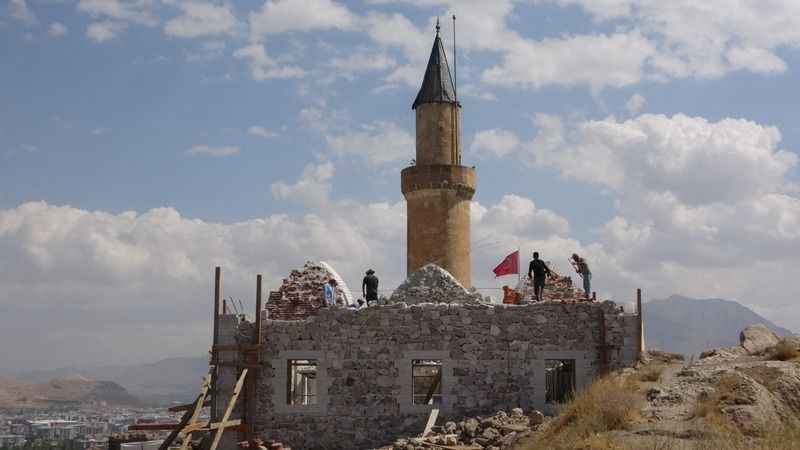 Osmanlı'nın Van'daki sembolü yeniden ibadete açılıyor