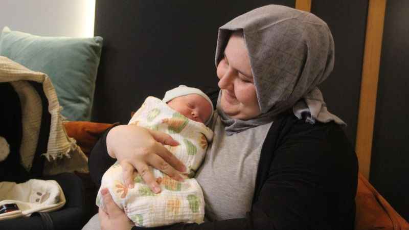 Ölümü göze alıp bebeğini dünyaya getirdi
