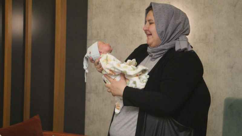 Ölümü göze alıp bebeğini dünyaya getirdi