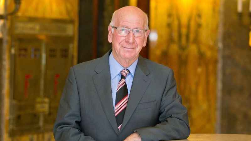 Efsane İngiliz futbolcu Sir Bobby Charlton hayatını kaybetti