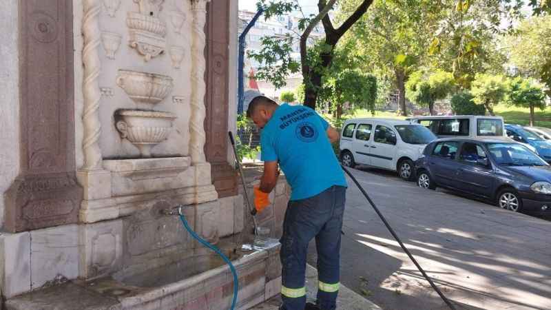 Manisa’daki hayrat çeşmeleri titizlikle temizleniyor