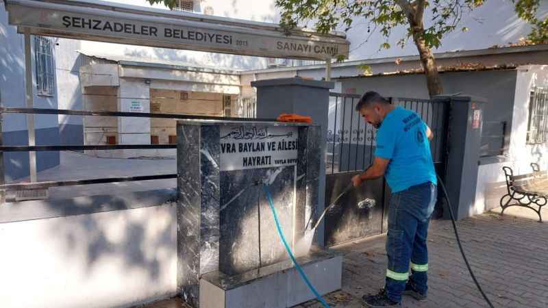 Manisa’daki hayrat çeşmeleri titizlikle temizleniyor