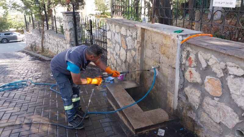 Manisa’daki hayrat çeşmeleri titizlikle temizleniyor