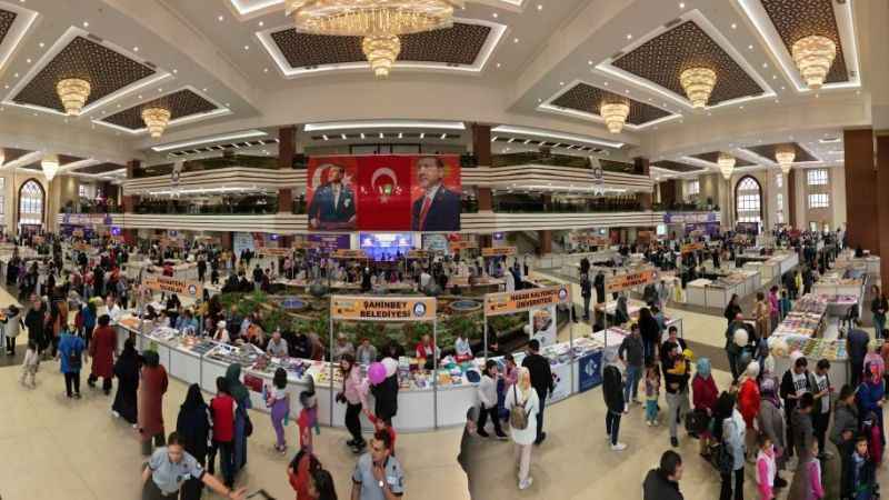 Şahinbey Belediyesi’nin kitap fuarına rekor katılım
