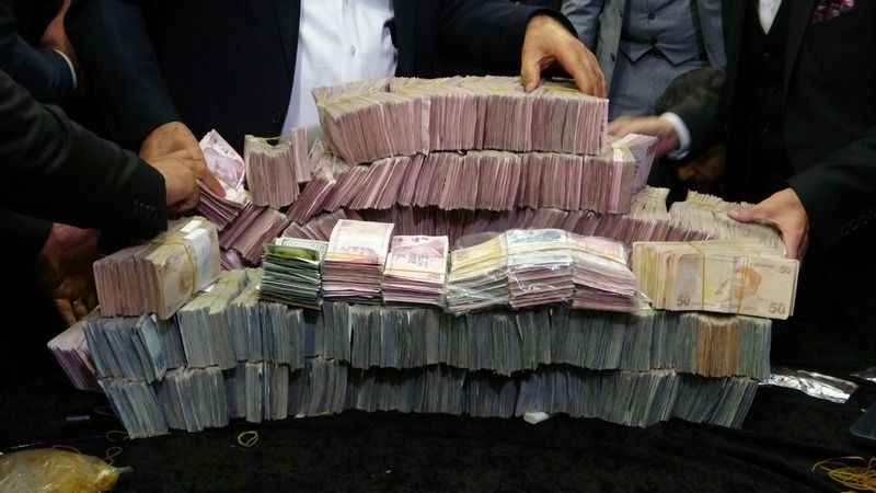 Damada 10 milyon TL, geline ise kilolarca altın takıldı