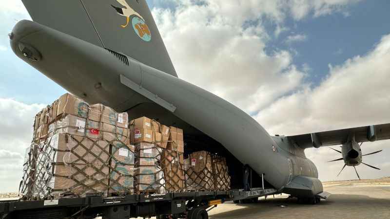 Gazze’ye yardım uçağı Mısır’da