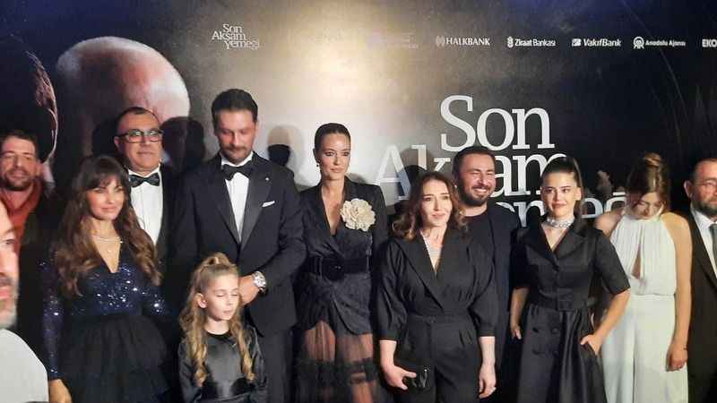 "Son Akşam Yemeği" filminin gala gösterimine yoğun ilgi "Son Akşam Yemeği" filminin gala gösterimine yoğun ilgi