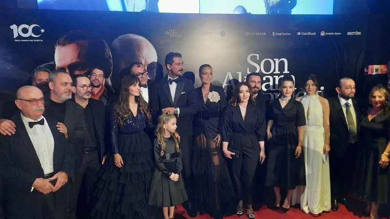 "Son Akşam Yemeği" filminin gala gösterimine yoğun ilgi "Son Akşam Yemeği" filminin gala gösterimine yoğun ilgi