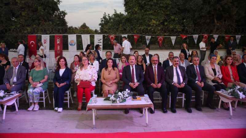 Mersin'de 'Kilikya'dan Cumhuriyet'e kıyafetler büyüledi