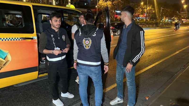 İstanbul'da araçlar didik didik arandı