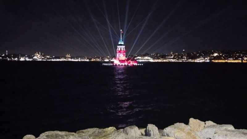 Kız Kulesi, Türk Bayrağı ile aydınlatıldı